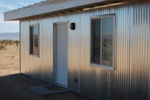 Kind of almost looks like a walk-in cooler, and the resemblance is more than skin deep. The whole place is severly buttoned-up and well-insulated, and reminded me, more than anything else, of a white-room out on one of the pads at Cape Canaveral.